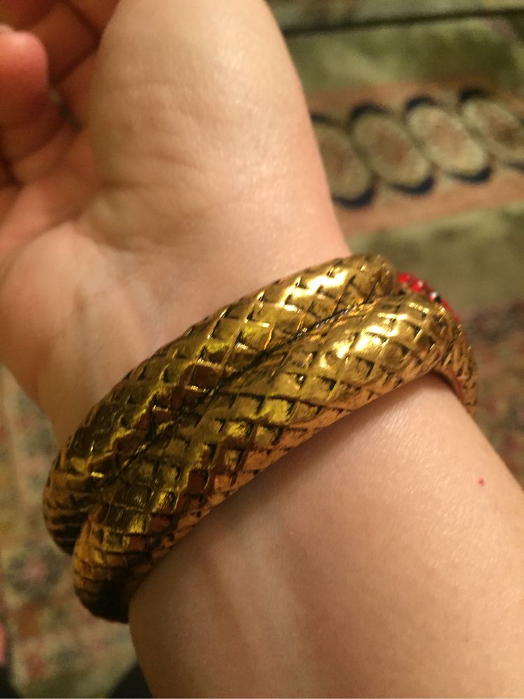 Pulseira serpente dourada e vermelha