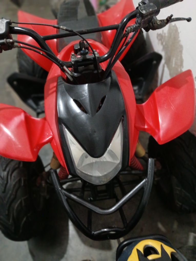 Moto 4 110cc + (Material extra )