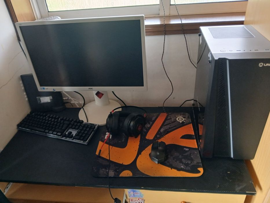 Gaming setup (PC+ecran+rato+teclado+headset e cadeira)