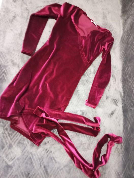 Piękna bordowa sukienka welur XS