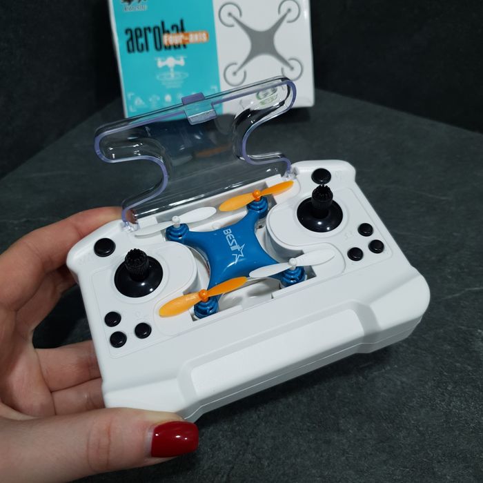 Іграшковий міні-дрон на радіоуправлінні, квадрокоптер, радіокеруванні