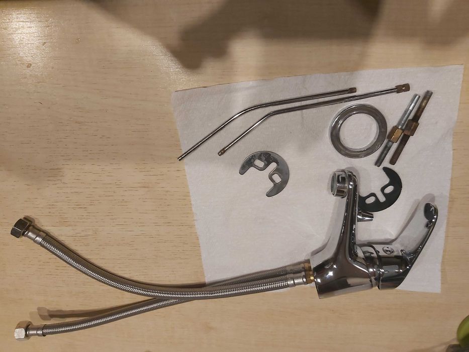 Bateria na umywalkę plus elastyczne przyłącze 30cm