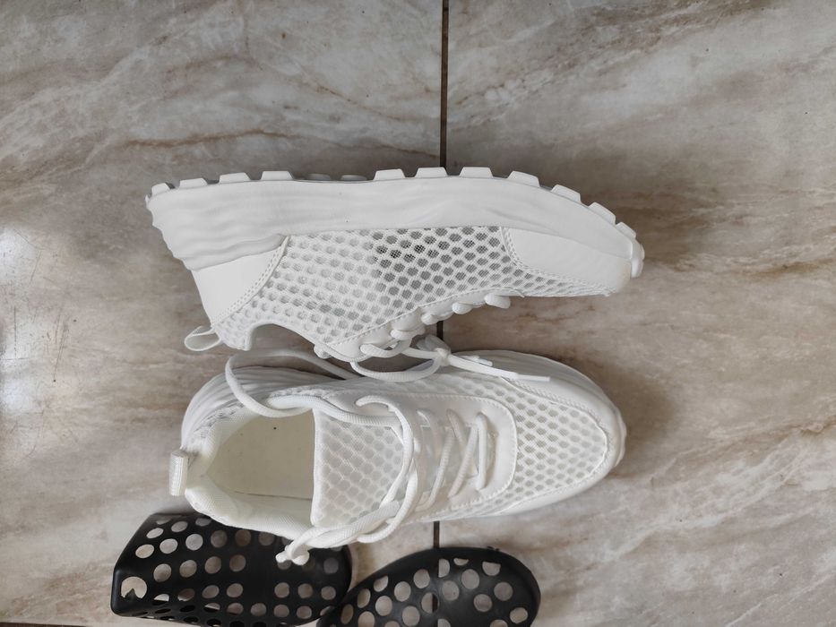 Літні білі кросовки сітчасті на широку ніжку нові