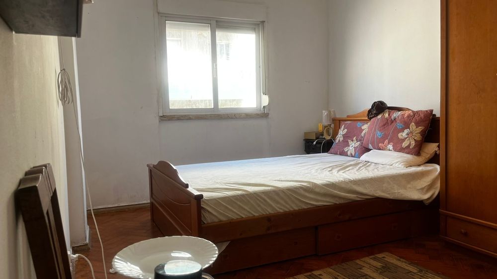 Arrenda-se quarto casal em Odivelas