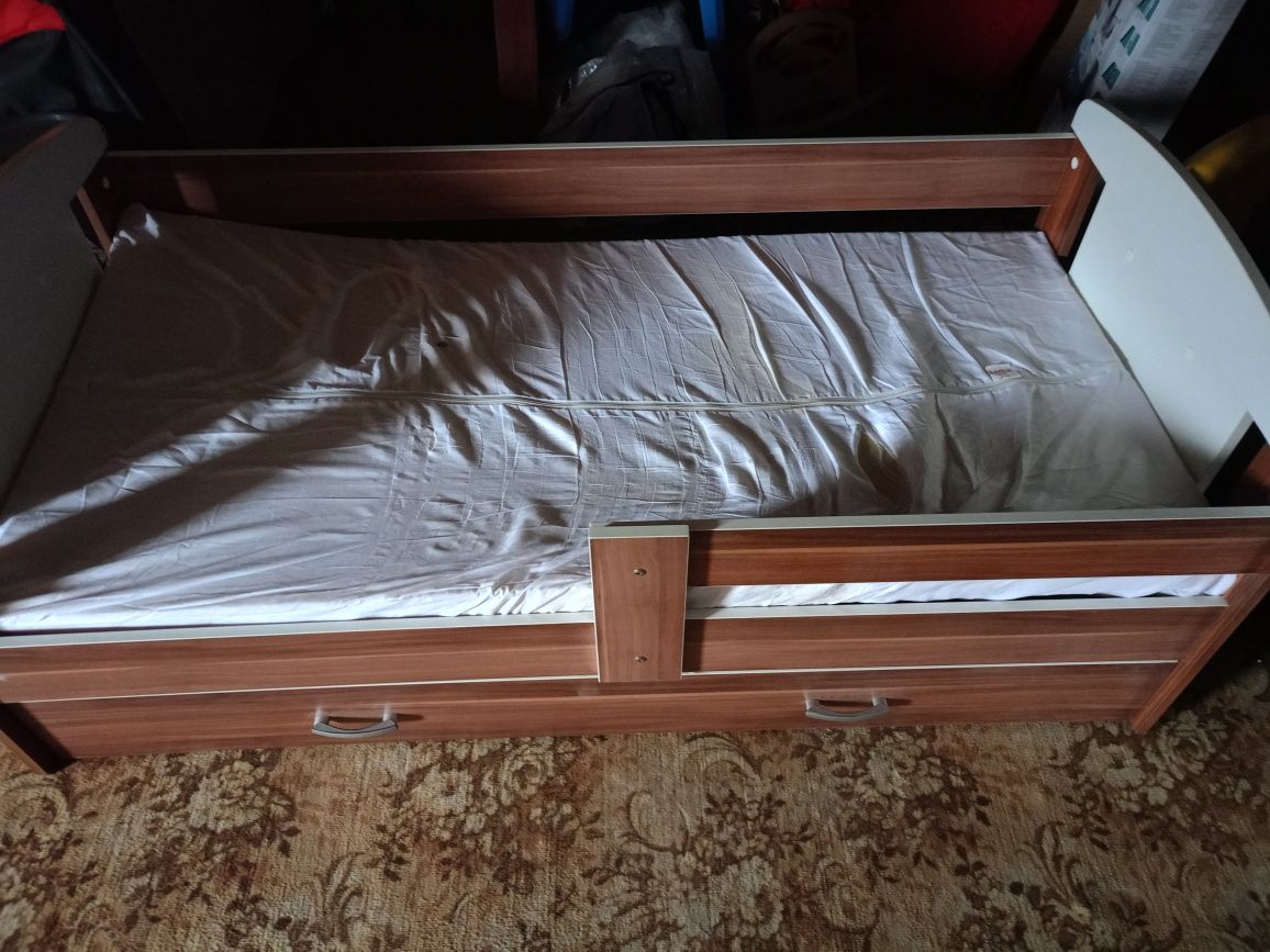 Łóżko dziecięce z szufladą