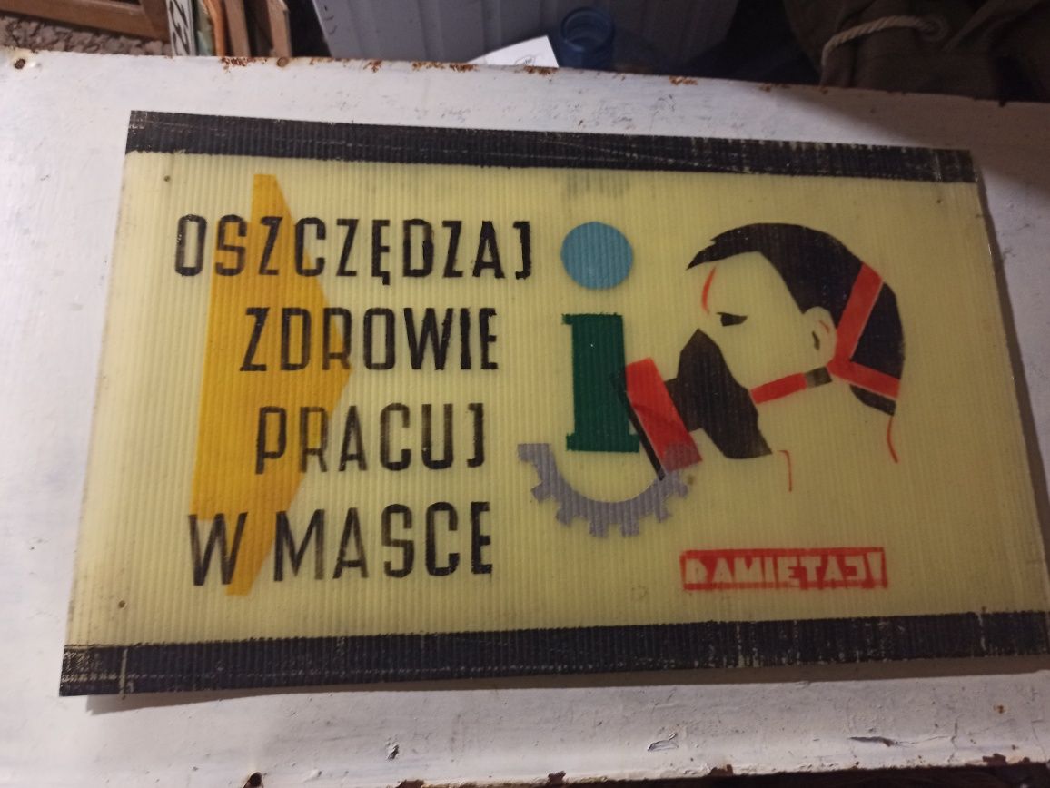 Stara tablica na tworzywie PRL