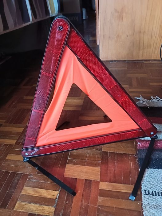 triangulo de aviso de perigo	Homolgado	Como novo