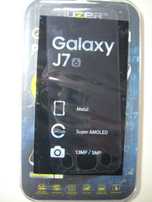 Стекло Auzer на Samsung Galaxy J7.