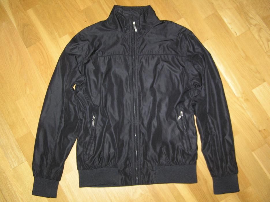 Czarna kurtka rozmiar 50 (170 cm).