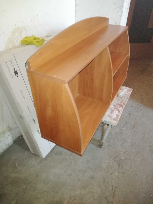 Sprzedam dwie półki na książki. Cena 75zł.szt. zł. dotyczy jednej polk