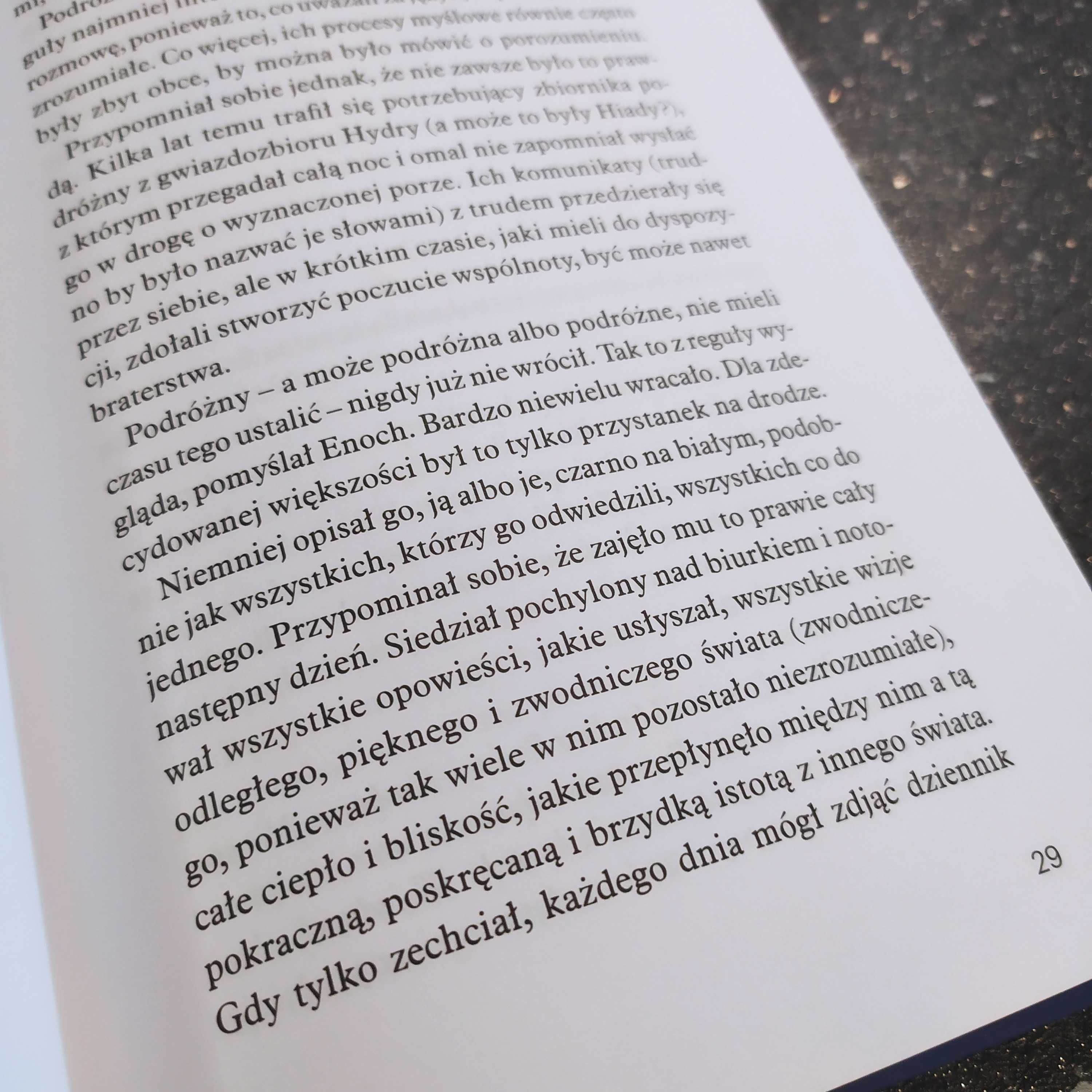 Stacja pośrednia, Clifford D. Simak