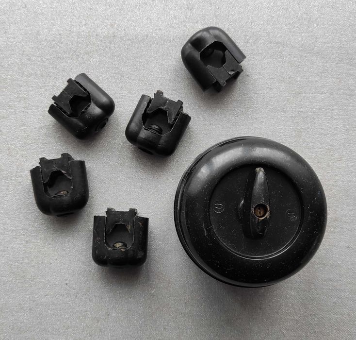 Wyłącznik bakelitowy natynkowy PRL