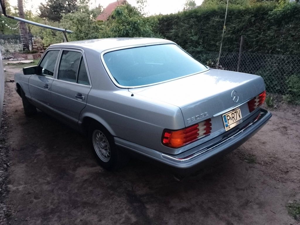 Mercedes w126 sedan