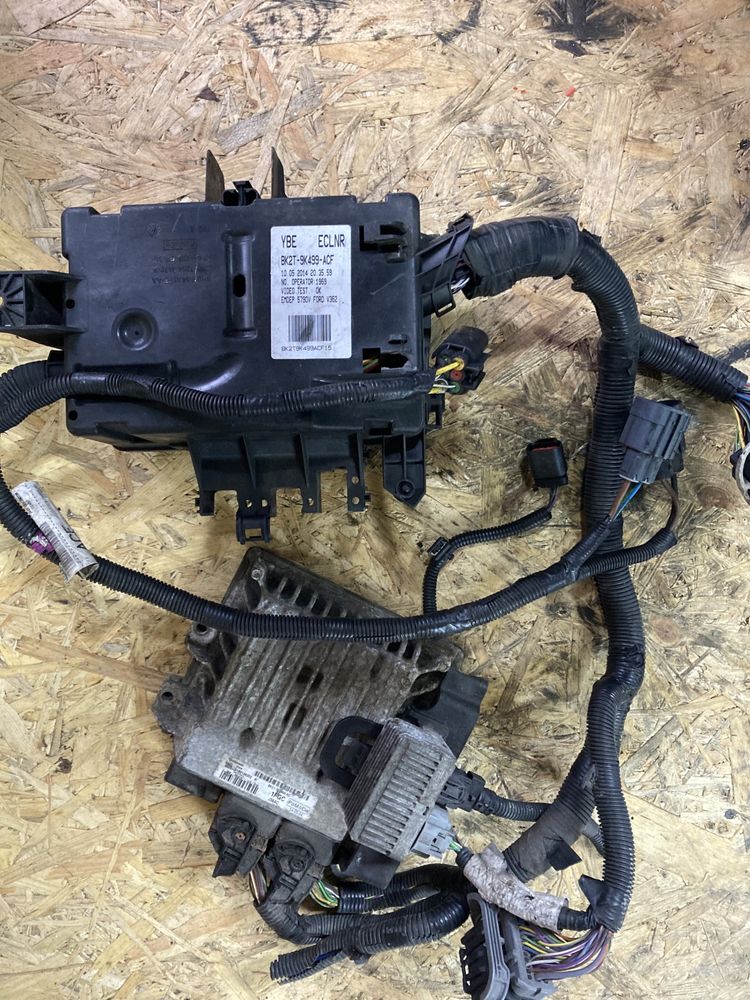 Niska cena! Skrzynka bezpieczników i ECU do Ford Custom 2.2 z 2014r.