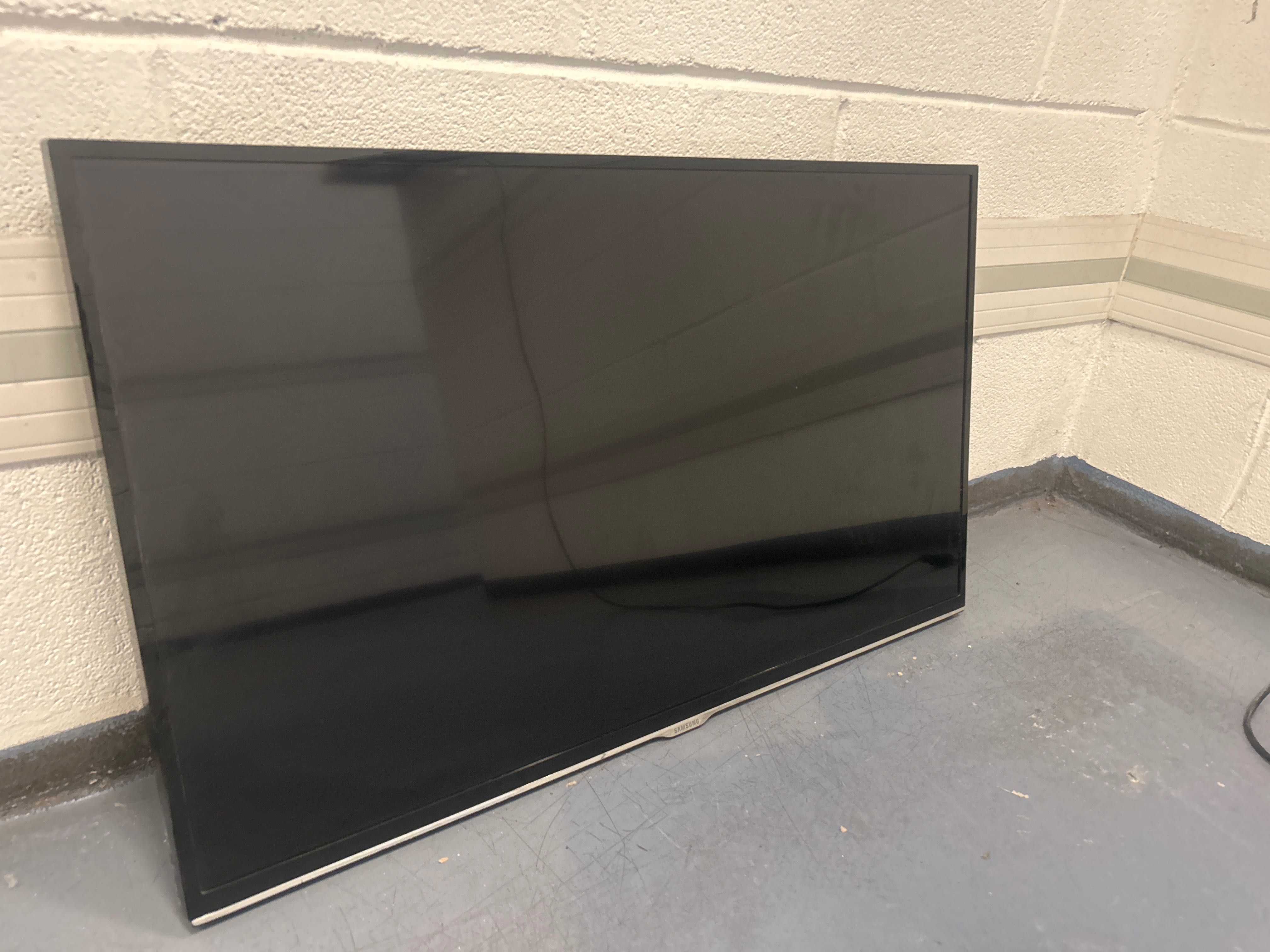 Televisão 80cm..