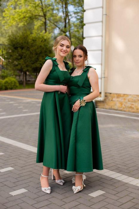 Випускні плаття.