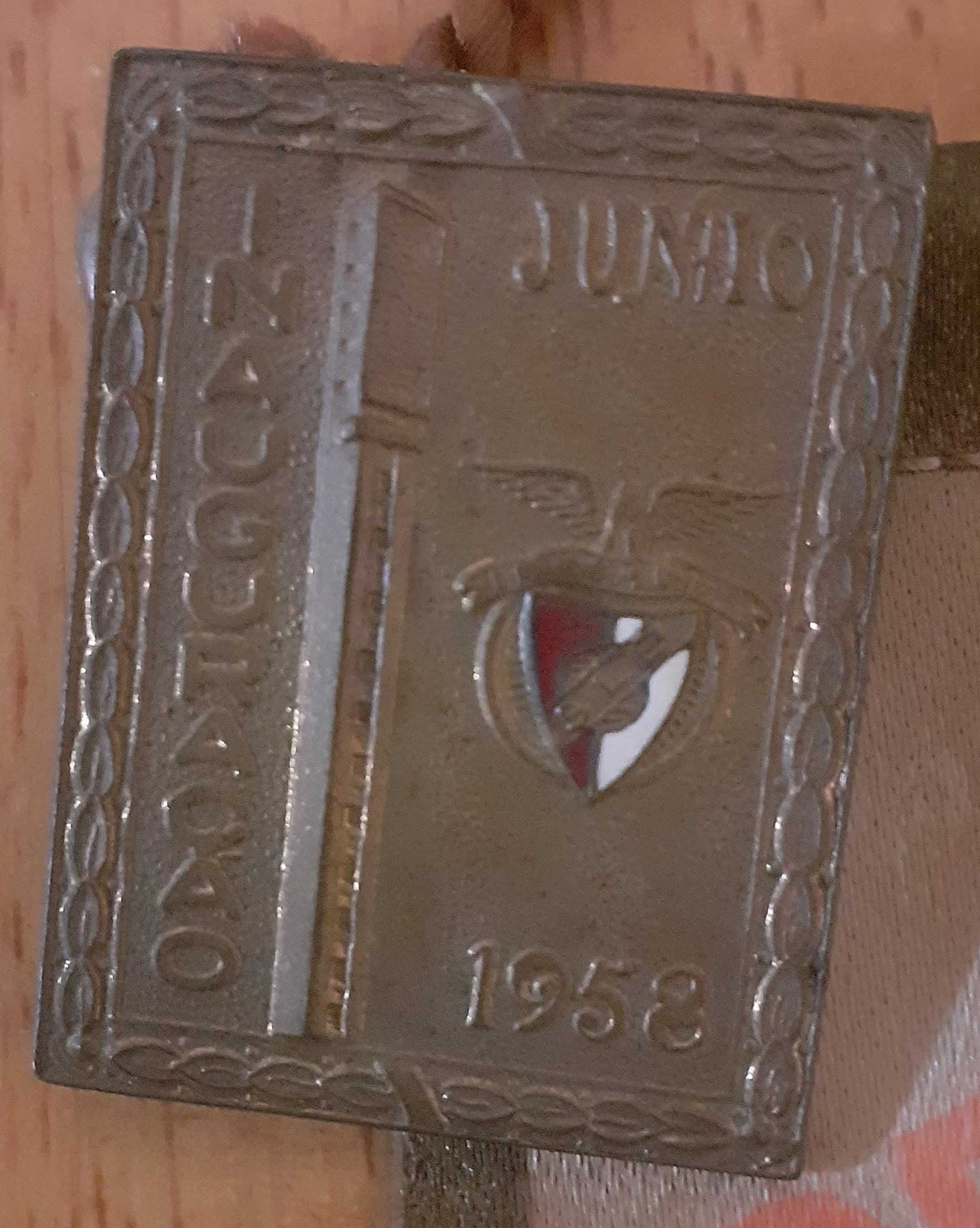 galhardete do Benfica de 1958 com medalha de bronze rara
