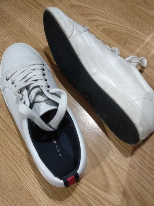 Buty sneakersy białe Tommy Hilfiger roz.40 chłopięce skórzane