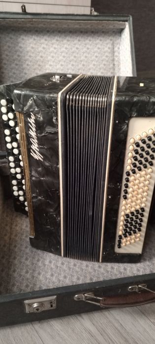 Баян /продам /баян