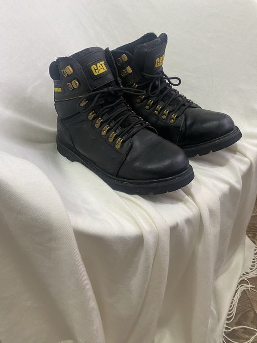 Взуття -CAT 42 розмір в хорошому стані