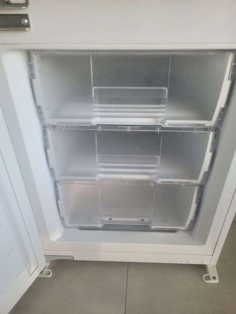 Lodówka BEKO CBI 7705