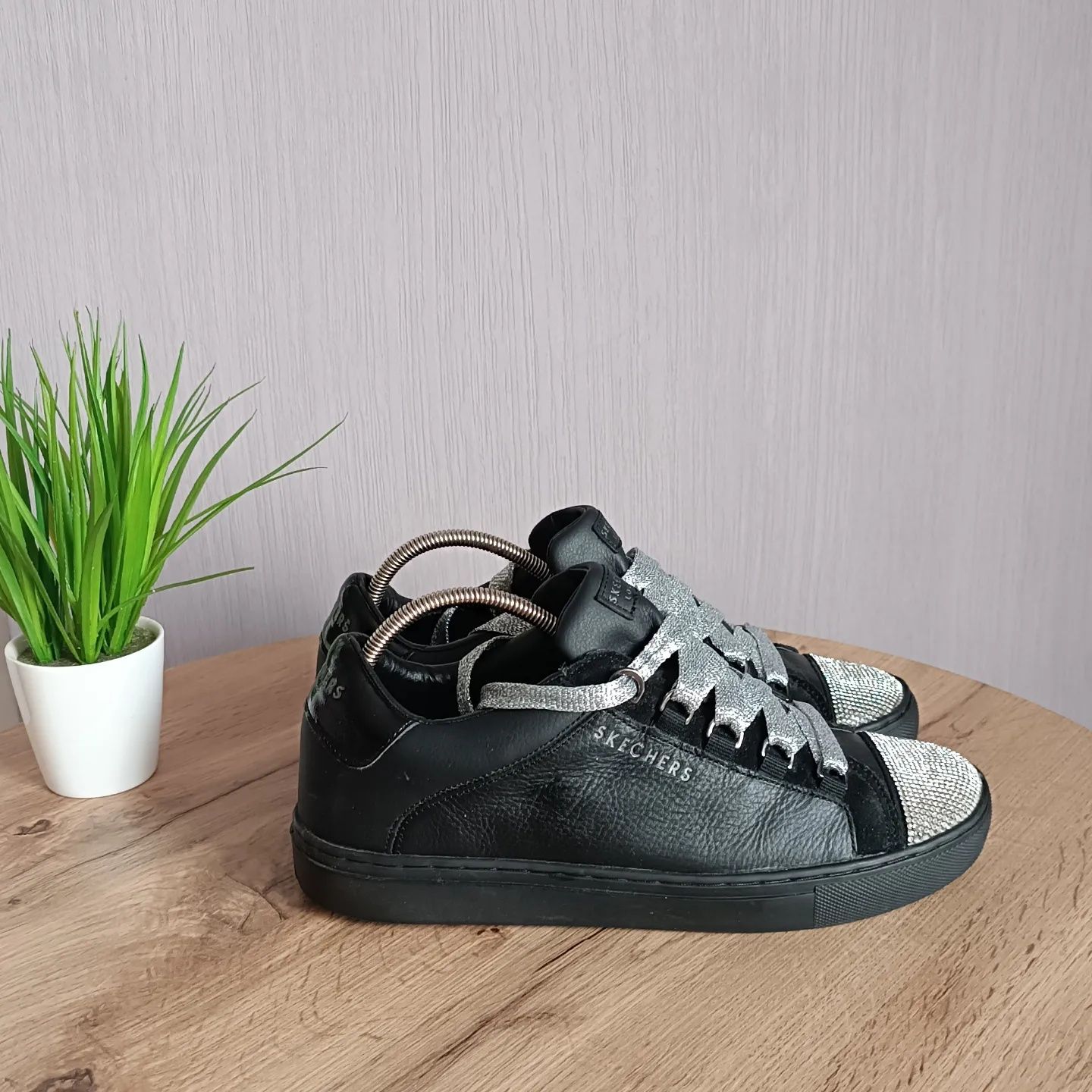 Черные кроссовки Skechers 39р, кожаные женские кросовки