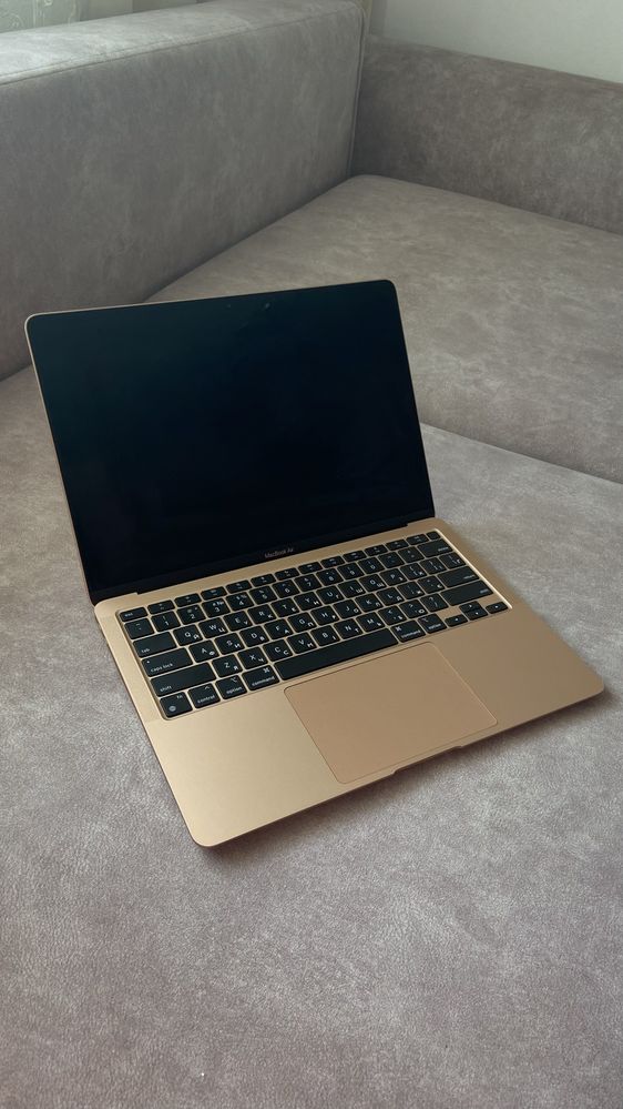 MacBook M1 APPLE новенький