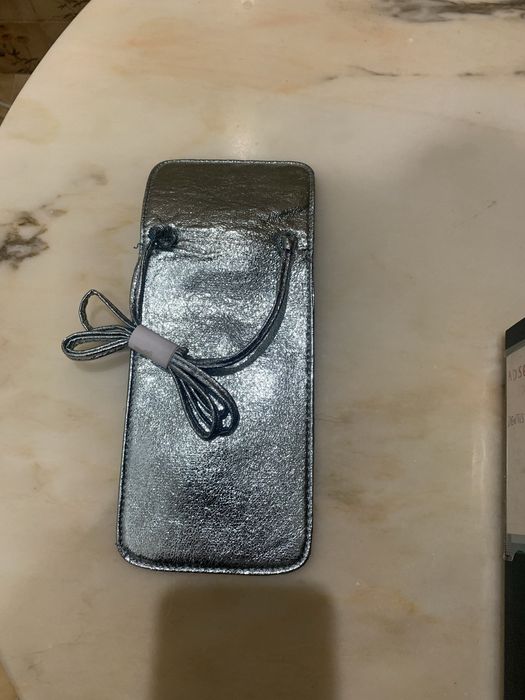 Mala para o telemóvel com alça prateada nova