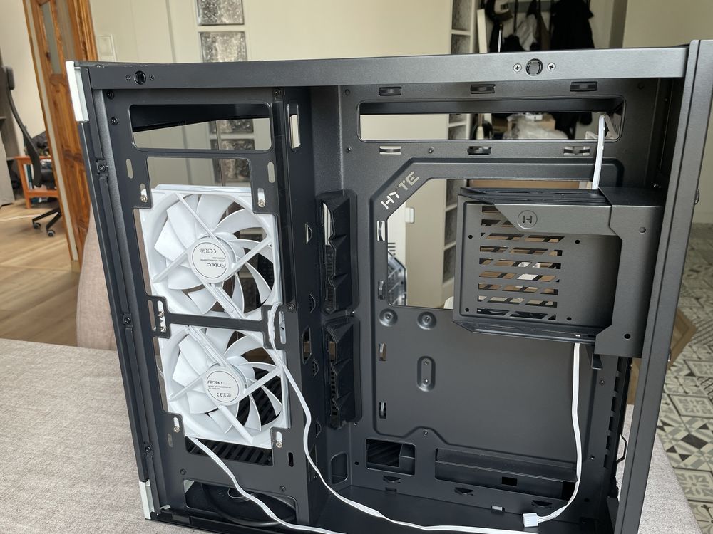 HYTE Y60 Czarnobiała + 3x Antec P12 | Gwarancja do 11/2026 |