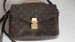 Продам женскую сумку Louis Vuitton  через плечо.