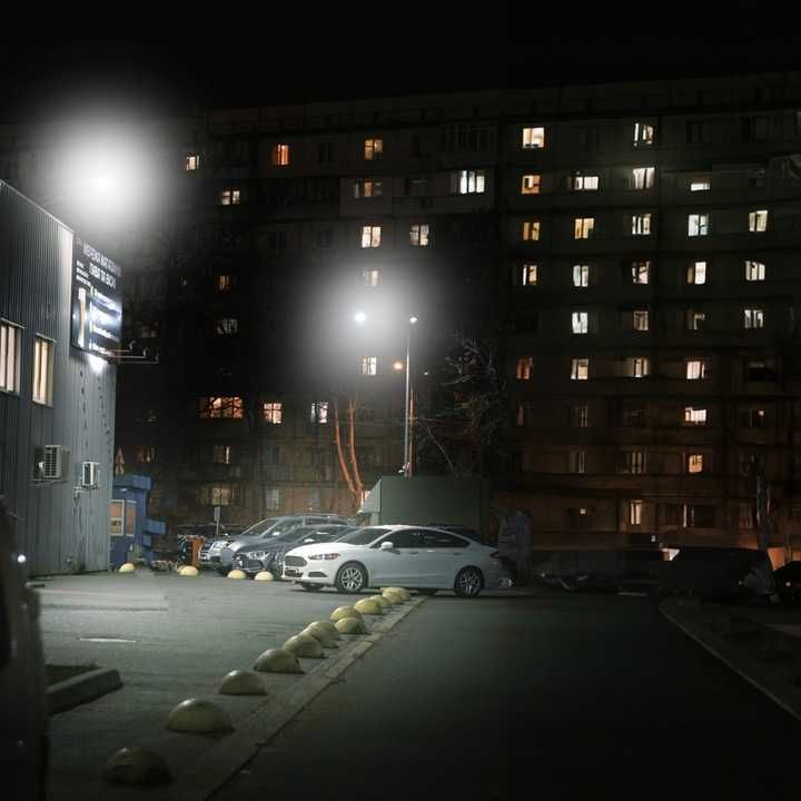 "Ultra Jasna Lampa Solarna 1200W: Oświetl Ulicę"