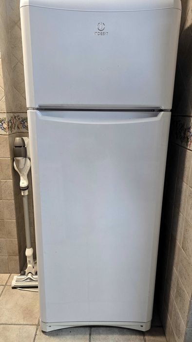 Frigorífico indesit igual ao da imagem