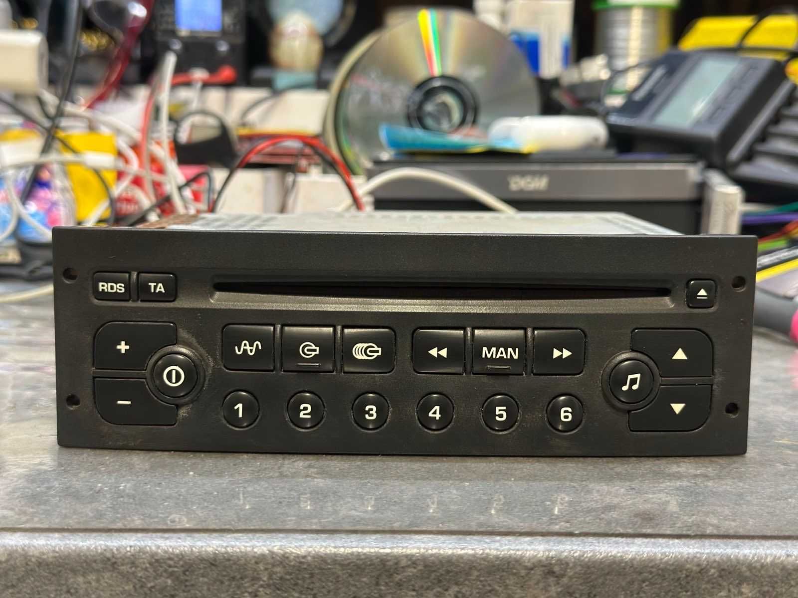 Fabryczne Radio Peugeot 206 307 Citroen C3 PSARCD100-01 VDO