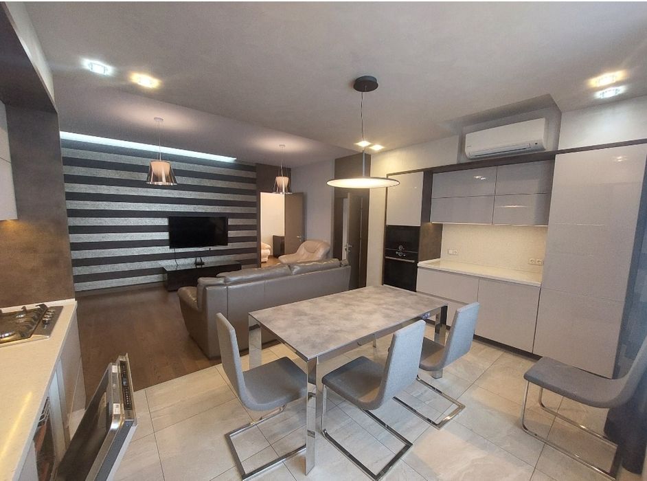 3-к квартира новострой бизнес-класса, центр города, м.Ярослава Мудрого