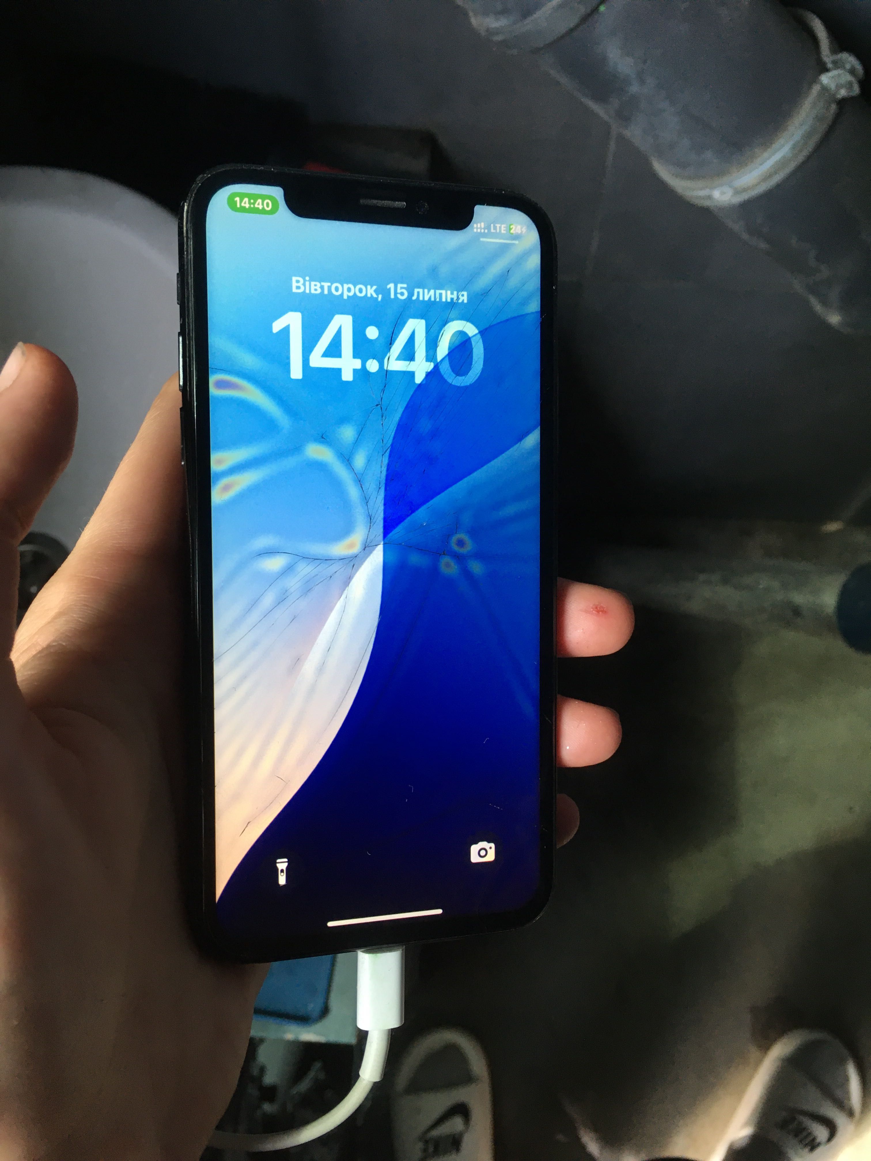 Продам IPhone XS 64GB