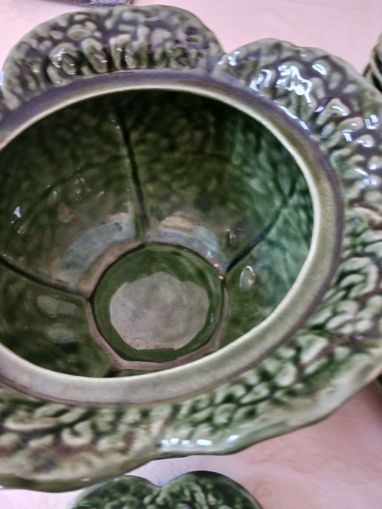 Serviço de louça, modelo couve, onze pratos,onze tijelas,uma terrina