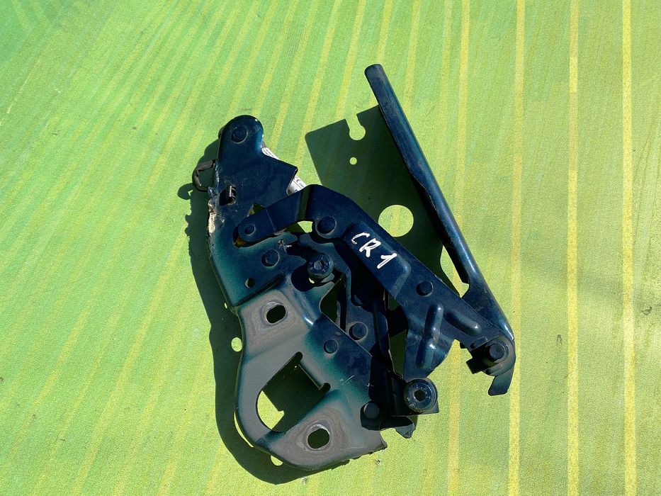 Петля капота Touareg CR левая ліва Туарег ЦР Розборка СР