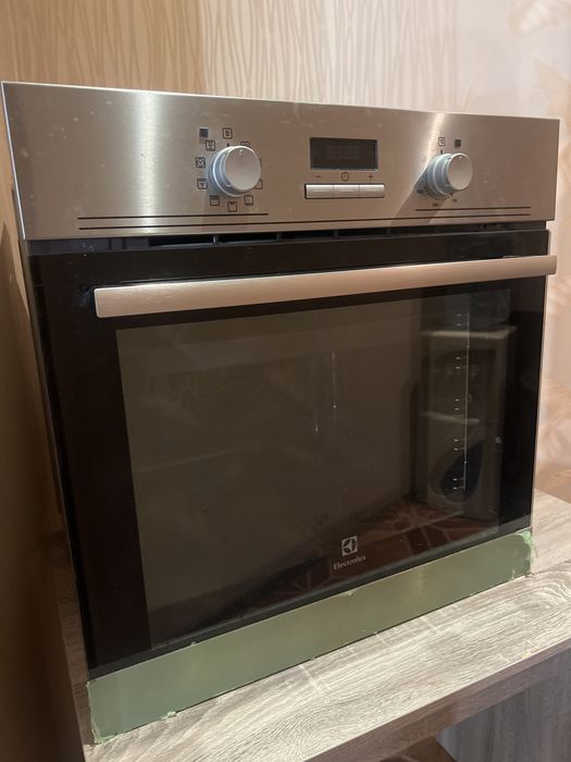 электролюкс духова шафа ЕЕВ4230pox і витяжка