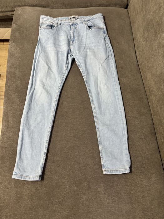 Jeansy męskie Zara – Skinny Fit, jasnoniebieskie, rozmiar 42