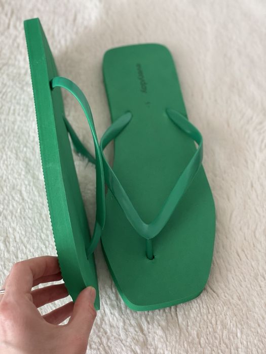 Жіночі шльопанці