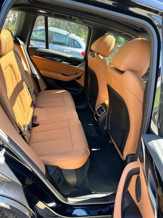 BMW iX3      2023