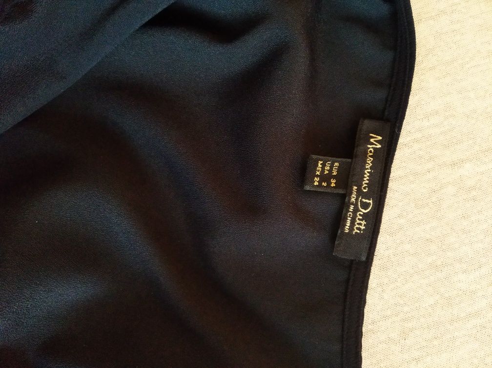 Sukienka firmy Massimo Dutti.