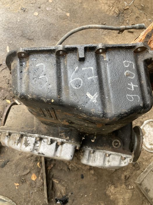 Мерседес W124 поддон масляний 4 MATIC 4X4 1243350406