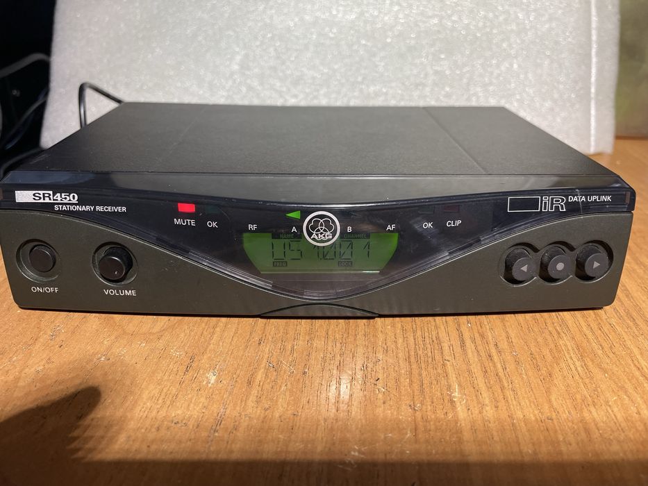 Ресівер AKG SR450