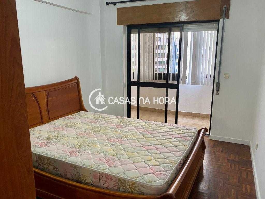Cama em Cerejeira 150x200 :300 euros