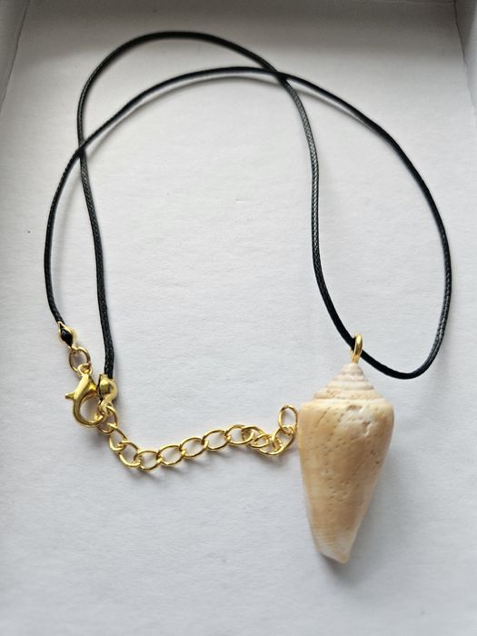 Naszyjnik z prawdziwą muszlą