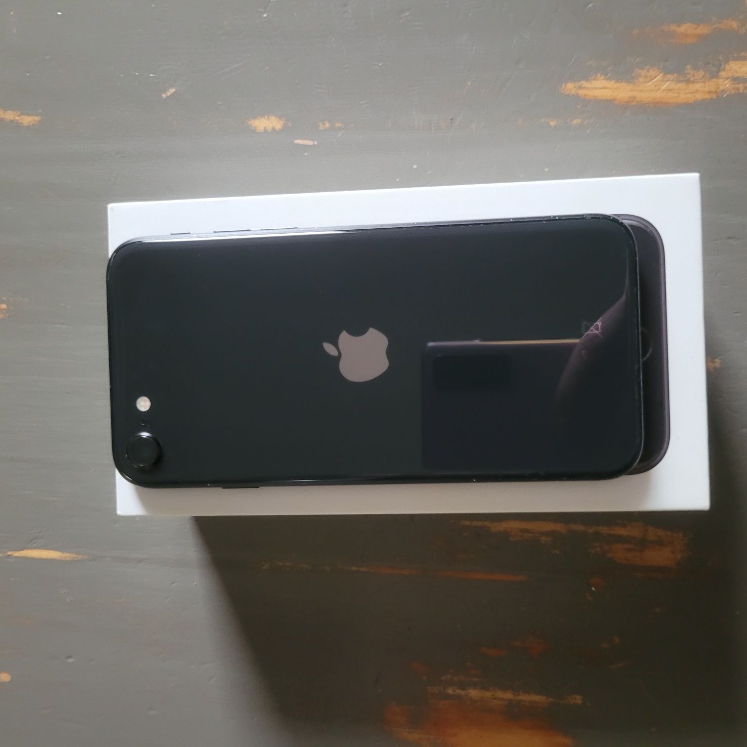 I phone SE , 64gb