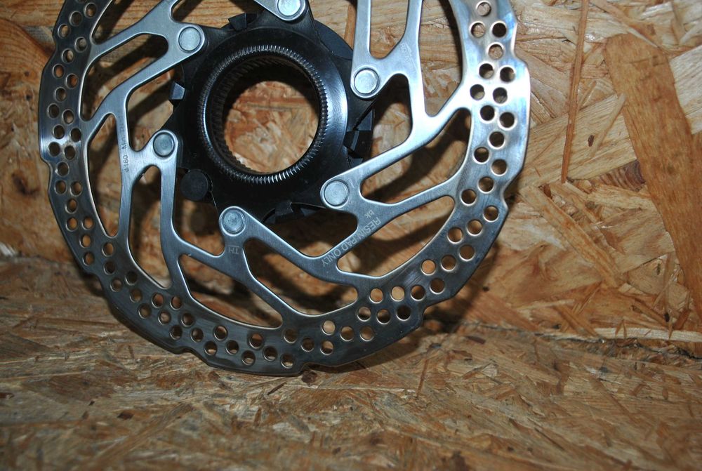 Idealna Tarcza SHIMANO 180mm RT-EM300 E-BIKE CENTERLOCK magnes