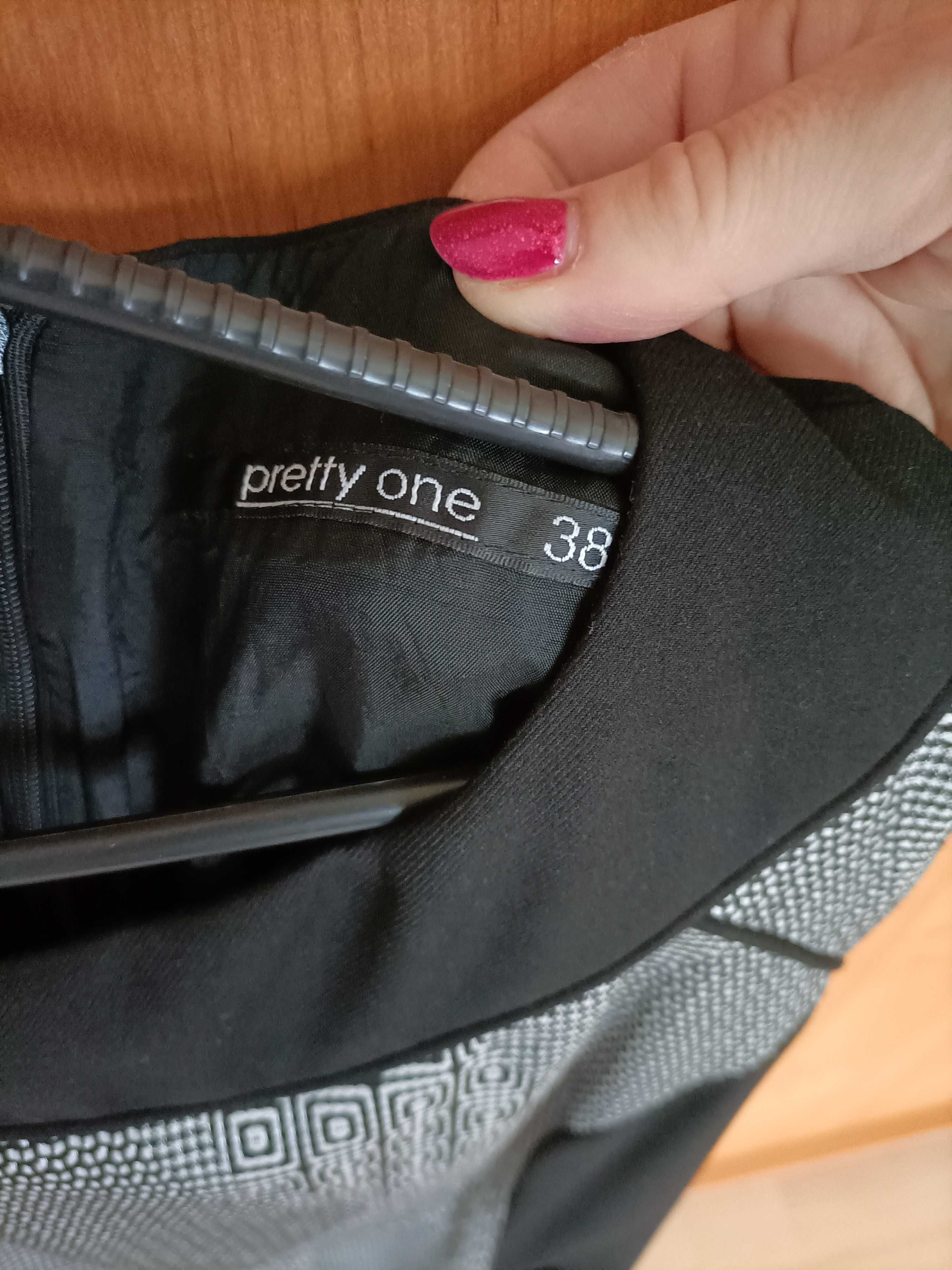 Sukienka elegancka bez rękawów Pretty One r. 38