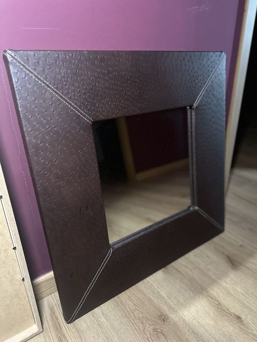 Espelho Quadrado com Moldura em Pele